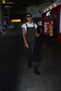 Shilpa Shetty spotted at mumbai airport
