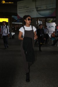 Shilpa Shetty spotted at mumbai airport