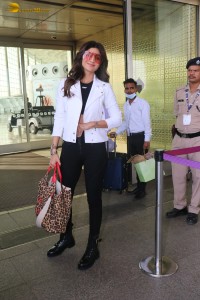 actress Shilpa Shetty dressed in black and white