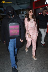 actress Shilpa Shetty in casual wear at airport