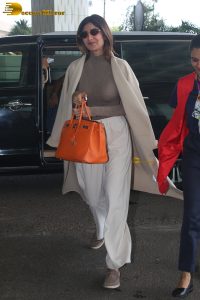 bollywood actress shilpa shetty stylish look at mumbai airport