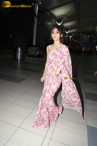 bollywood actress shilpa shetty beautiful in a pink and white saree