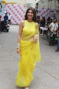 actress shilpa shetty stunning and gorgeous in a yellow saree