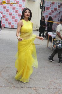 actress shilpa shetty stunning and gorgeous in a yellow saree