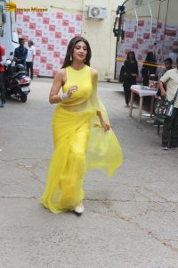 actress shilpa shetty stunning and gorgeous in a yellow saree