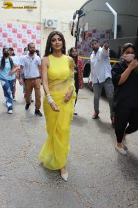 actress shilpa shetty stunning and gorgeous in a yellow saree