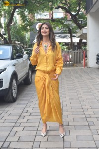 actress Shilpa Shetty cute in a yellow dress