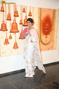 bollywood actress shilpa shetty gorgeous in a white saree