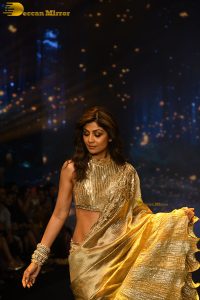 actress shilpa shetty beautiful in a golden saree doing a ramp walk
