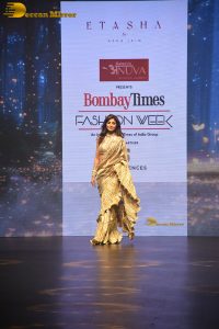 actress shilpa shetty beautiful in a golden saree doing a ramp walk