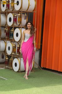 actress shilpa shetty beautiful in a shoulderless top