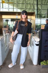 bollywood actress Shilpa Shetty spotted at mumbai airport