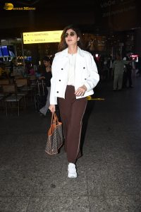 actress Shilpa Shetty stylish at mumbai airport