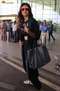 shilpa shetty stylish avatar at airport