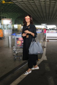 shilpa shetty stylish avatar at airport