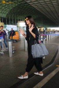 shilpa shetty stylish avatar at airport