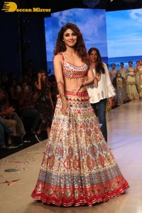 Shilpa Shetty walks the ramp at the Bombay Times Fashion Week