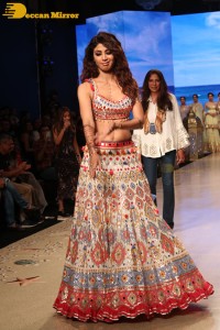 Shilpa Shetty walks the ramp at the Bombay Times Fashion Week