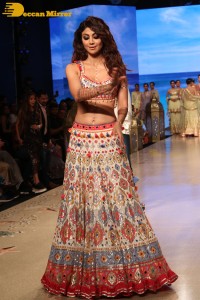 Shilpa Shetty walks the ramp at the Bombay Times Fashion Week