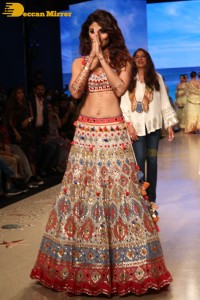 Shilpa Shetty walks the ramp at the Bombay Times Fashion Week