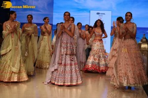 Shilpa Shetty walks the ramp at the Bombay Times Fashion Week