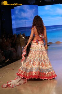 Shilpa Shetty walks the ramp at the Bombay Times Fashion Week