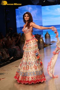 Shilpa Shetty walks the ramp at the Bombay Times Fashion Week