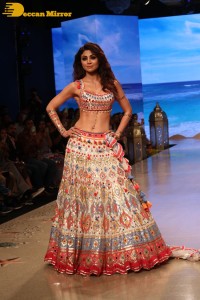 Shilpa Shetty walks the ramp at the Bombay Times Fashion Week