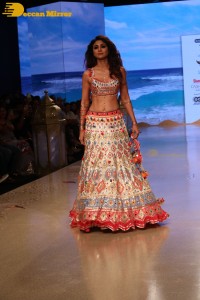 Shilpa Shetty walks the ramp at the Bombay Times Fashion Week