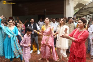 Shilpa Shetty dances her heart out at Ganpati Visarjan on Sep 20, 2023