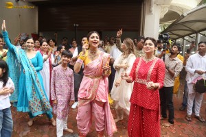 Shilpa Shetty dances her heart out at Ganpati Visarjan on Sep 20, 2023