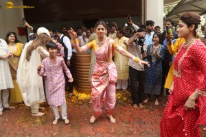 Shilpa Shetty dances her heart out at Ganpati Visarjan on Sep 20, 2023