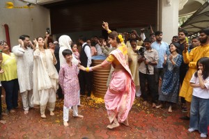 Shilpa Shetty dances her heart out at Ganpati Visarjan on Sep 20, 2023
