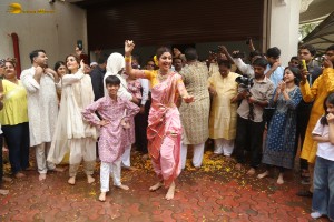 Shilpa Shetty dances her heart out at Ganpati Visarjan on Sep 20, 2023