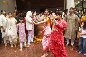 Shilpa Shetty dances her heart out at Ganpati Visarjan on Sep 20, 2023