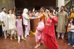 Shilpa Shetty dances her heart out at Ganpati Visarjan on Sep 20, 2023