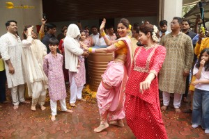 Shilpa Shetty dances her heart out at Ganpati Visarjan on Sep 20, 2023