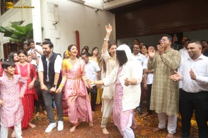 Shilpa Shetty dances her heart out at Ganpati Visarjan on Sep 20, 2023