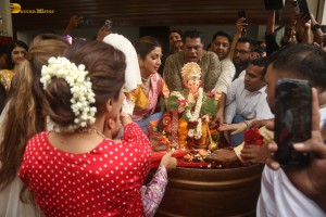 Shilpa Shetty dances her heart out at Ganpati Visarjan on Sep 20, 2023