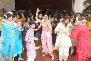 Shilpa Shetty dances her heart out at Ganpati Visarjan on Sep 20, 2023