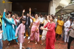 Shilpa Shetty dances her heart out at Ganpati Visarjan on Sep 20, 2023