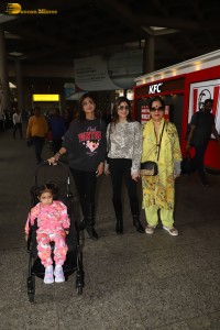 Shilpa Shetty and her family spotted at Mumbai Airport on Jan 5, 2022