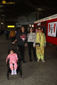 Shilpa Shetty and her family spotted at Mumbai Airport on Jan 5, 2022