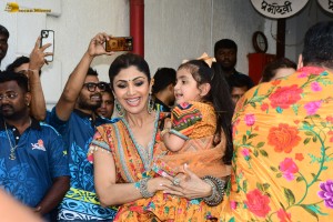 Shilpa Shetty and her family celebrate Ganesh Visarjan