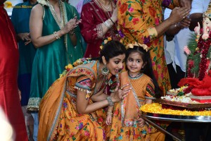 Shilpa Shetty and her family celebrate Ganesh Visarjan
