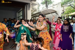 Shilpa Shetty and her family celebrate Ganesh Visarjan