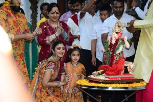 Shilpa Shetty and her family celebrate Ganesh Visarjan