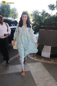 actress Shraddha Kapoor spotted at mumbai airport