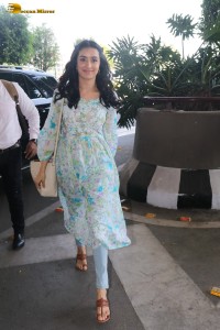 actress Shraddha Kapoor spotted at mumbai airport