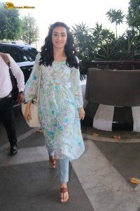 actress Shraddha Kapoor spotted at mumbai airport